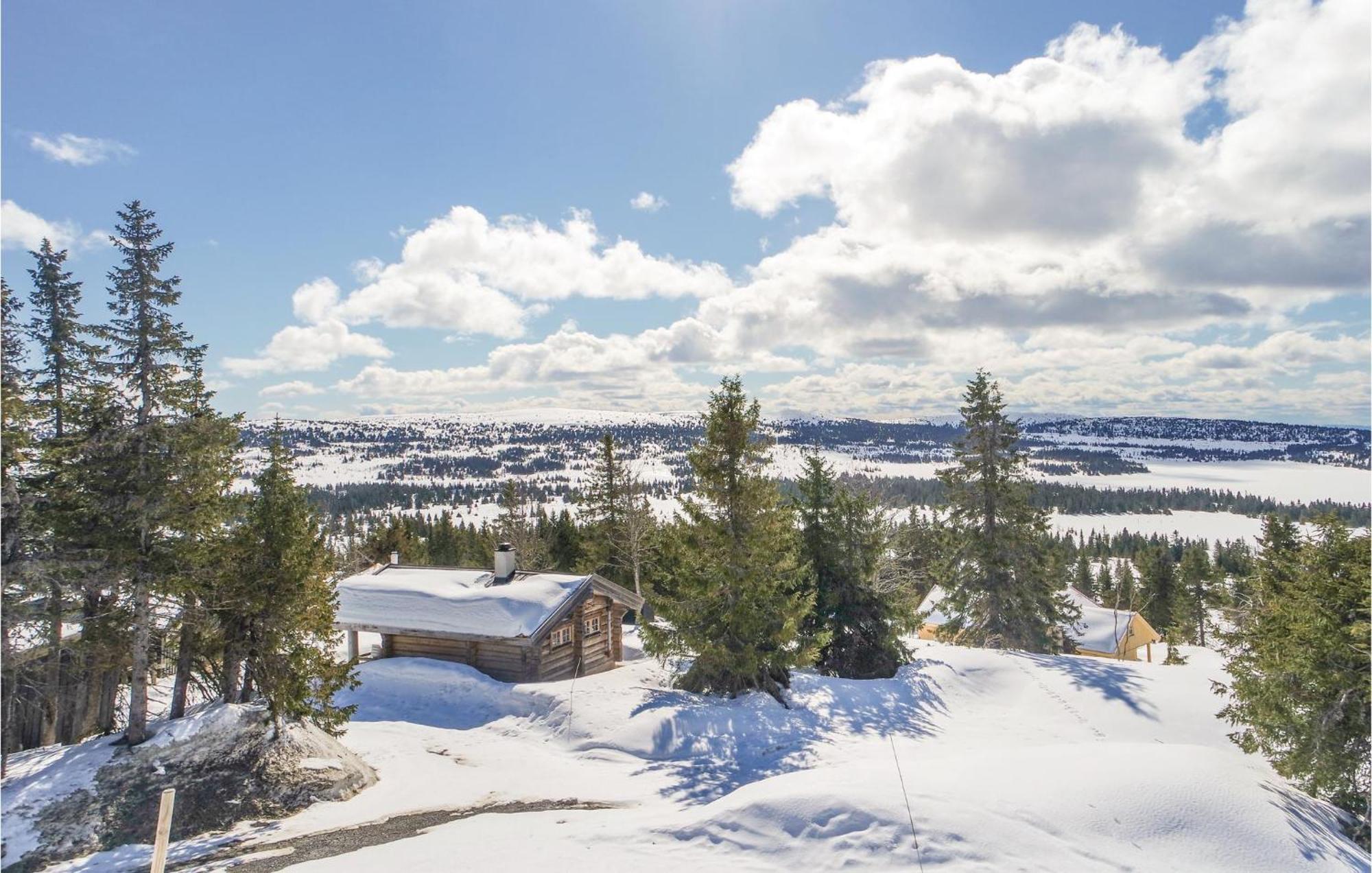 Amazing Home In Sjusjoen With Kitchen Bagian luar foto